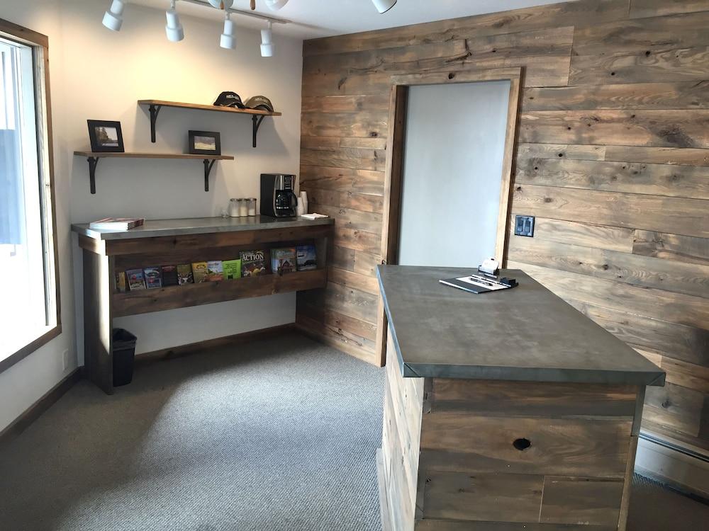 Aqua Aire Inn & Suites photo 18