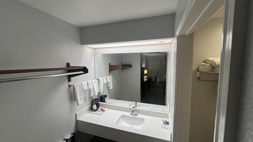 Atria Inn & Suites photo 11