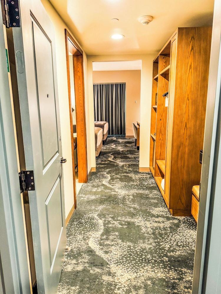 Rain Rock Casino Resort Hotel photo 9