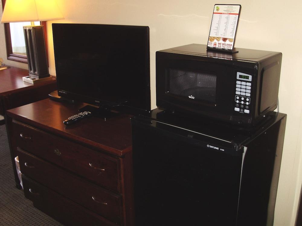 Trade Winds Central Inn photo 10