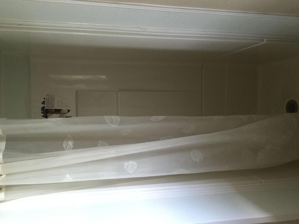 Pelican Inn and Suites photo 17