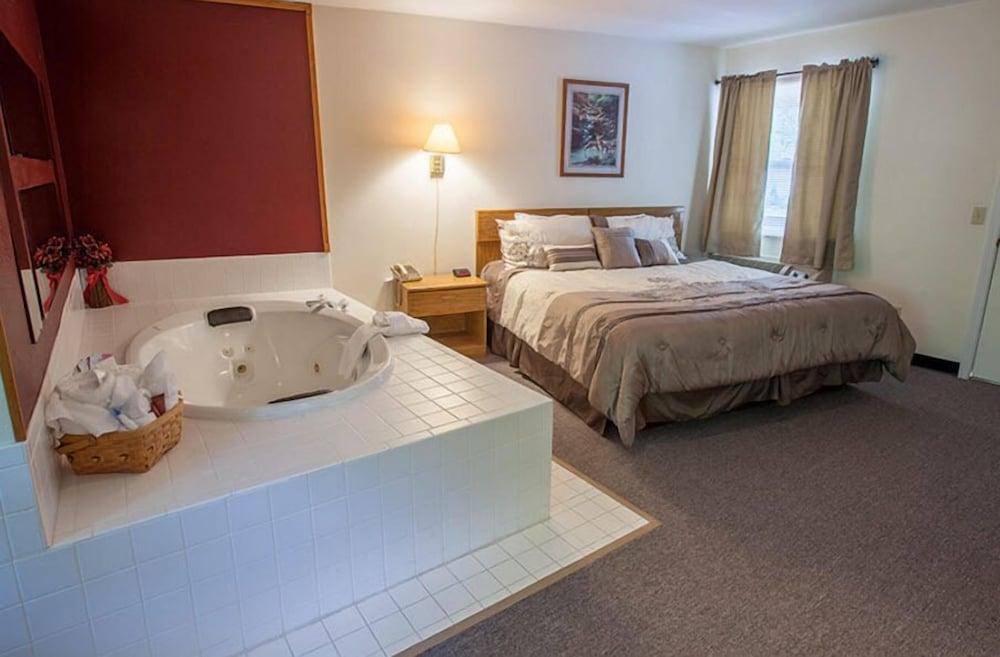 Maggie Valley Creekside Lodge photo 21