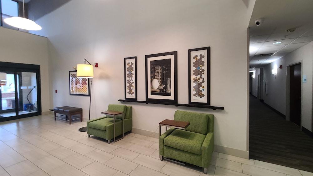 Holiday Inn Express Newton Falls by IHG photo 46