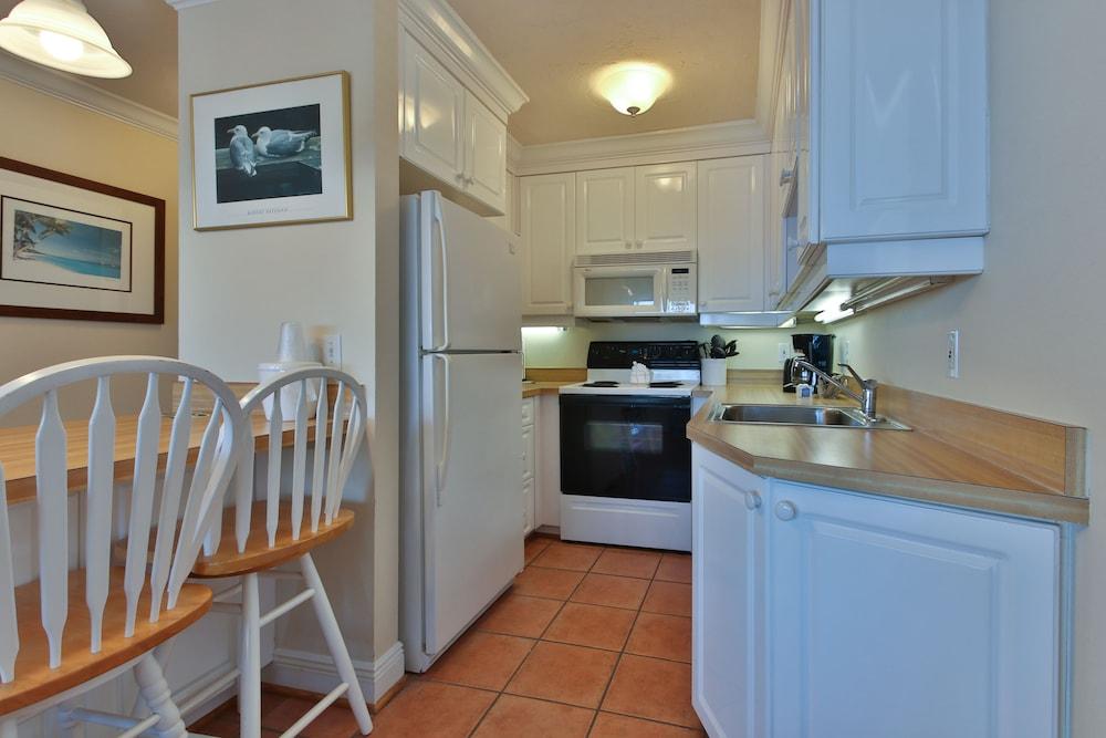 Tortuga Inn Beach Resort photo 48