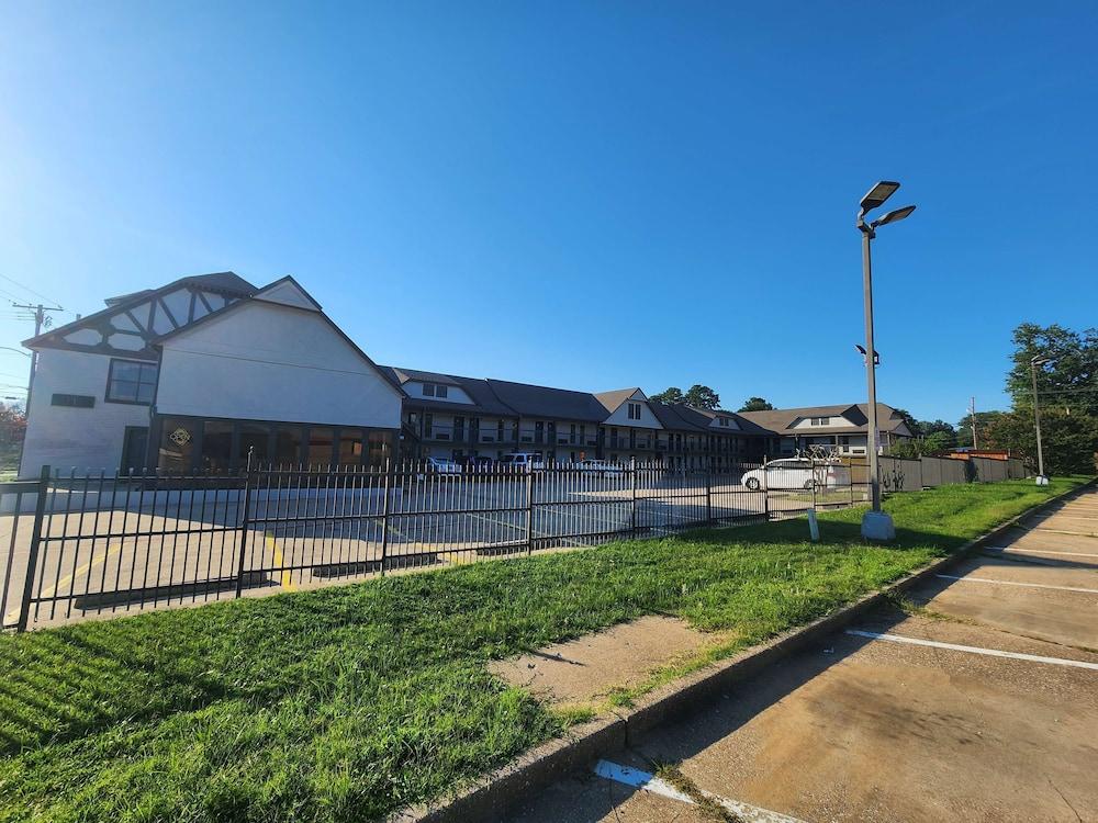 Americas Best Value Inn Longview photo 14
