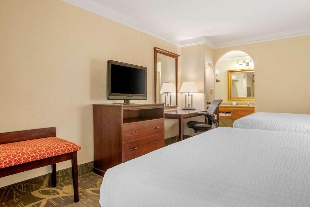 Clarion Inn and Conference Center photo 18