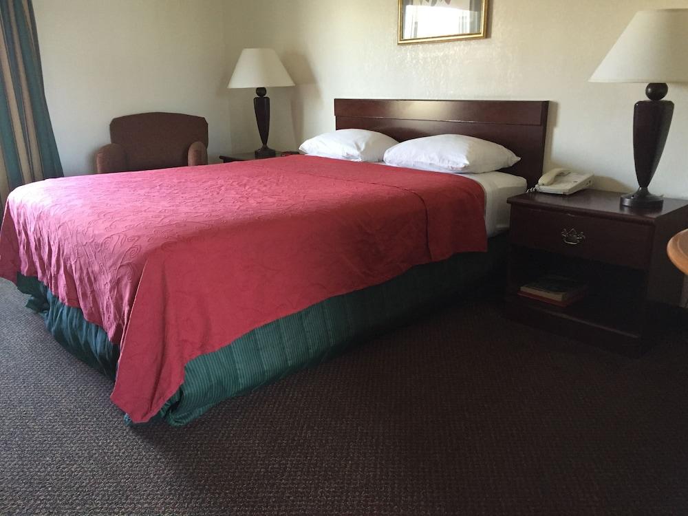 Red Carpet Inn Chambersburg photo 15