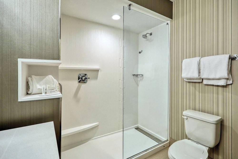Courtyard by Marriott North Brunswick photo 20