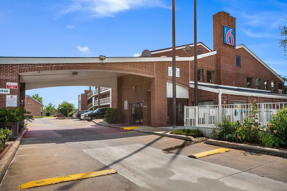 Motel 6 Houston, TX - Brookhollow photo 31