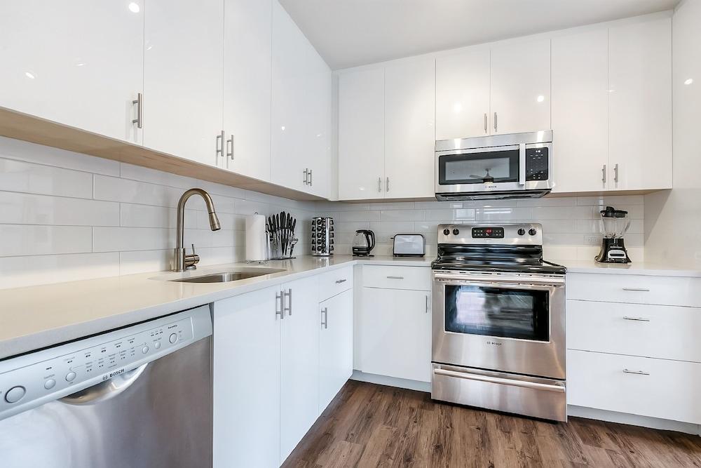 Modern Condos in California Building by Hosteeva photo 89