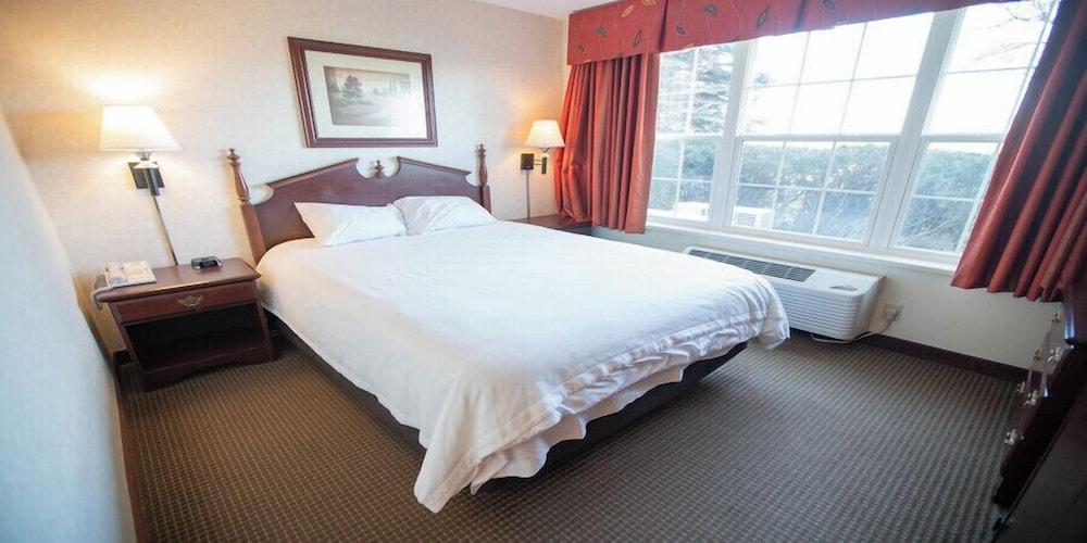 Grand Hinckley Inn photo 26