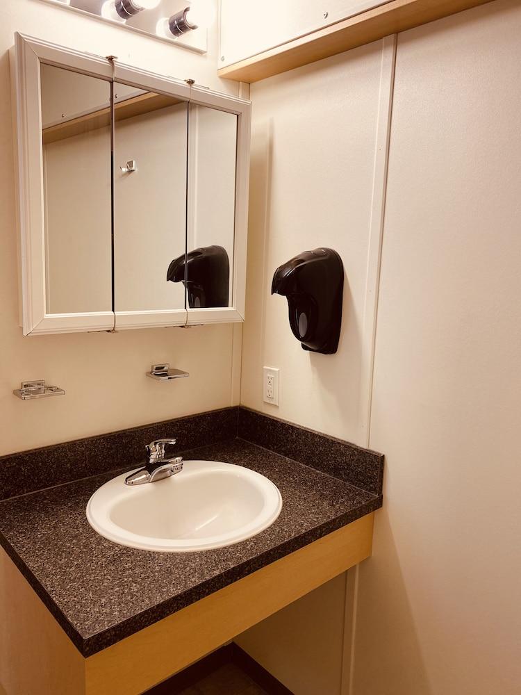 Target Hospitality-Pecos North Lodge photo 21