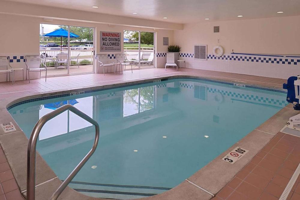 Baymont by Wyndham St. Charles photo 11
