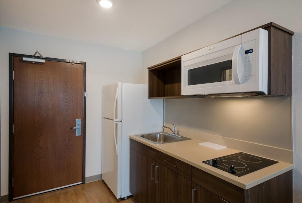 Woodspring Suites Austin Central photo 16