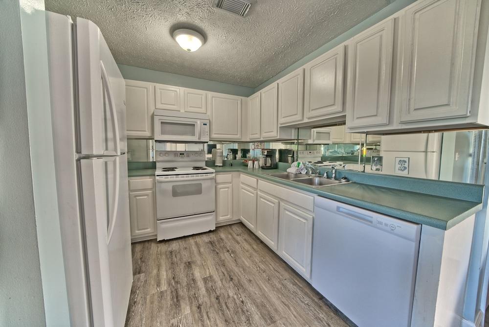 Pineapple Villas on Laguna Beach photo 22