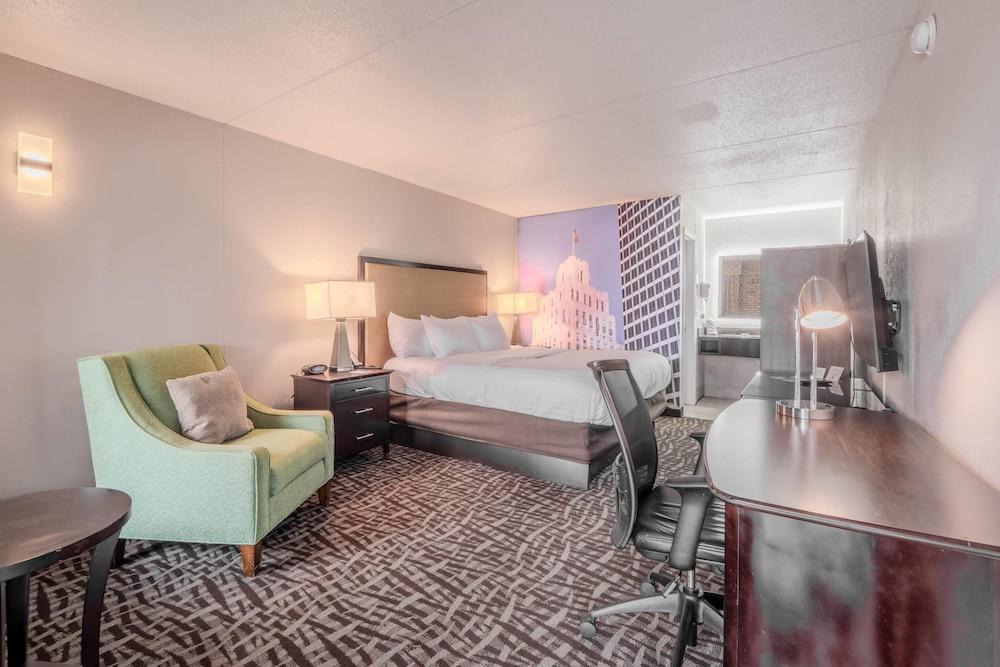 Clarion Pointe Winston – Salem Downtown photo 10