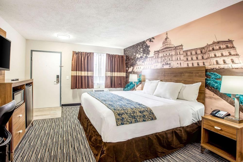 Clarion Pointe East Lansing University Area photo 8