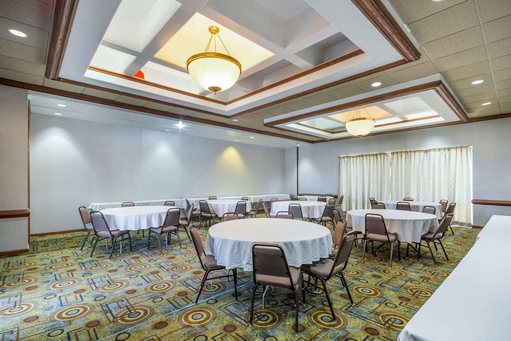 Quality Inn & Suites Kansas City - Independence I-70 East photo 27