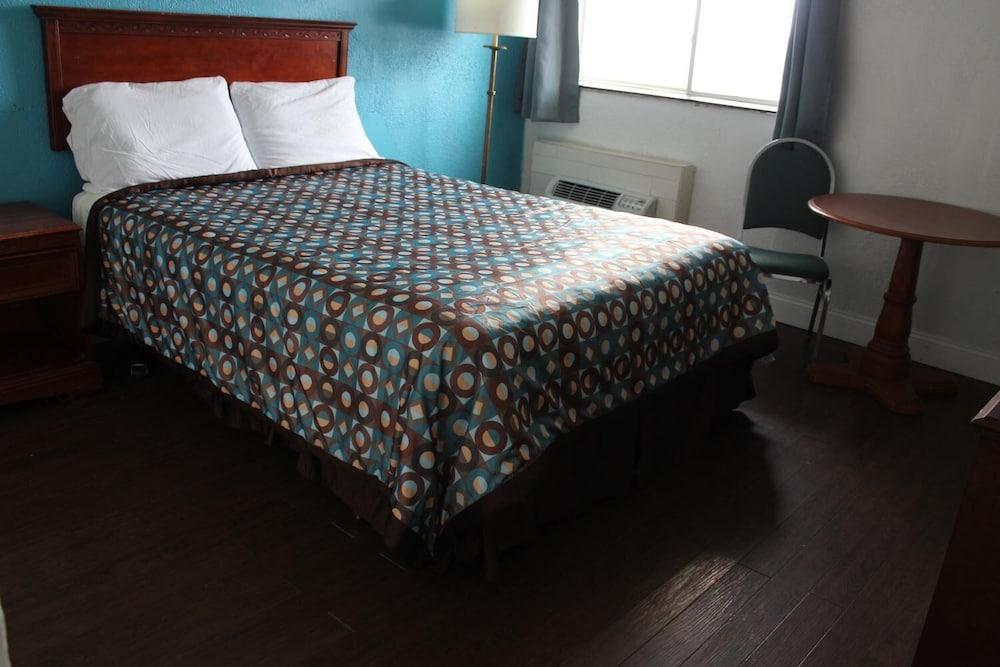 Arrowhead Inn photo 11