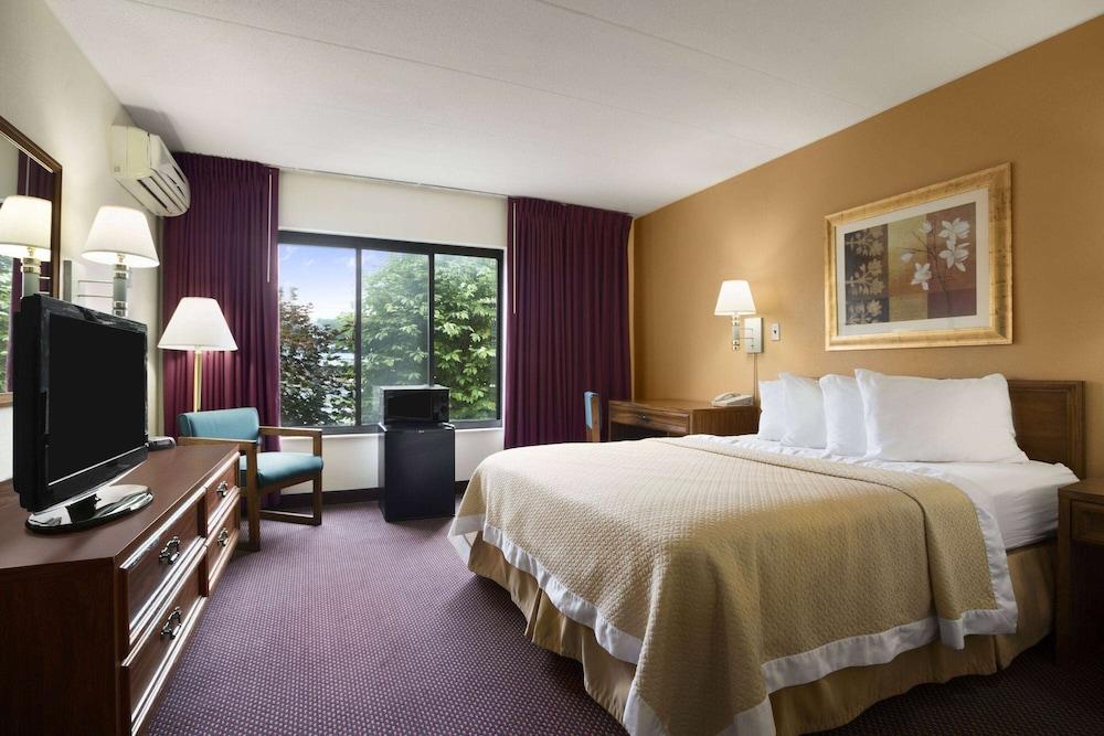 Ramada by Wyndham Pittsburgh/New Stanton photo 7