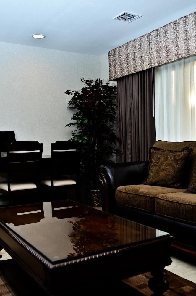 Pacer Inn And Suites Delaware photo 29