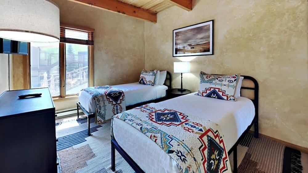 The Timberline Condominiums photo 9