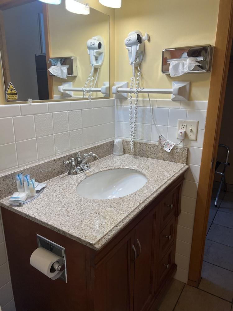 All Star Inn & Suites photo 92
