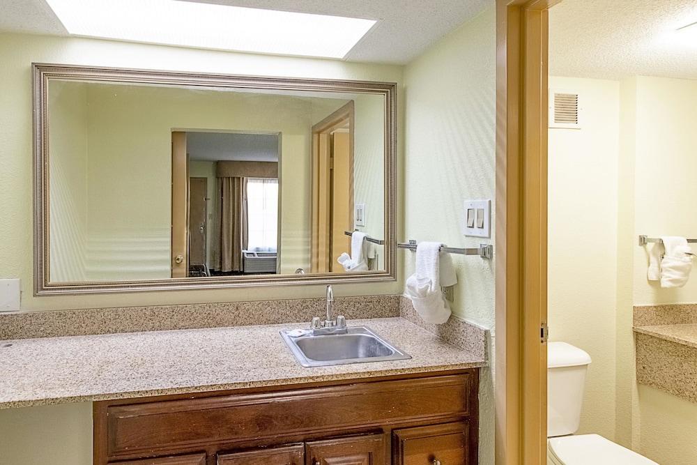 Clarion Inn Columbia Airport photo 8