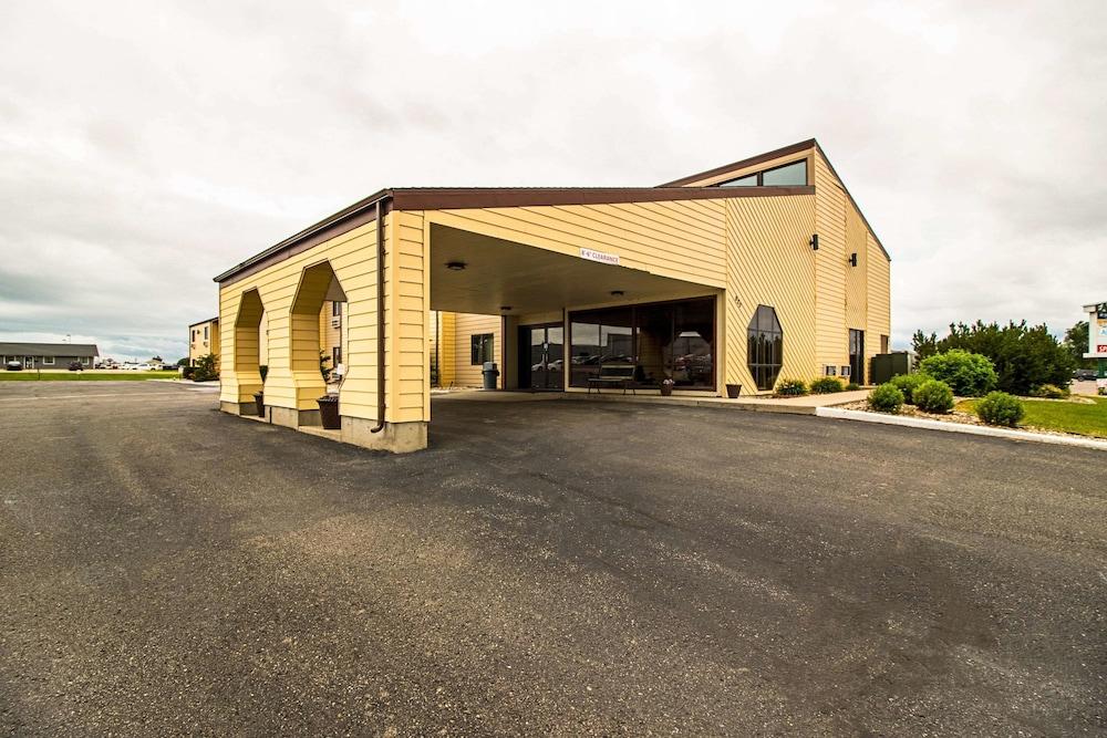 Econo Lodge Watertown photo 10