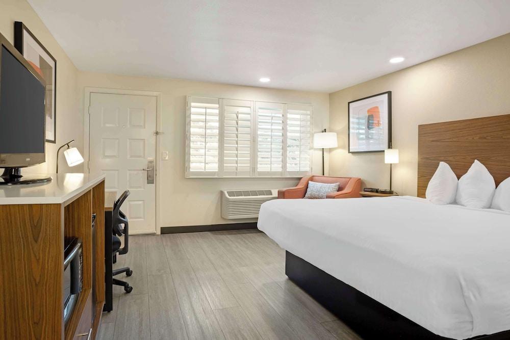 Best Western Shadow Inn photo 12