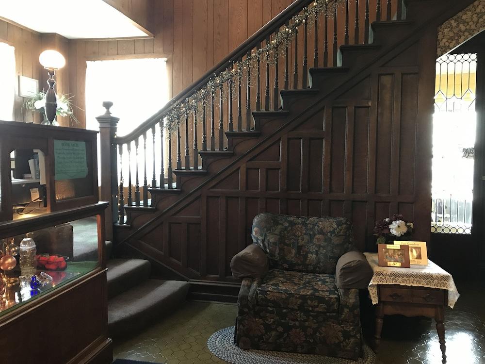 Colonial Hotel-Motel photo 3