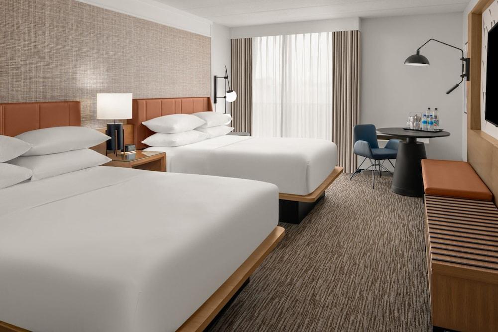 Sheraton Milwaukee Brookfield Hotel photo 9
