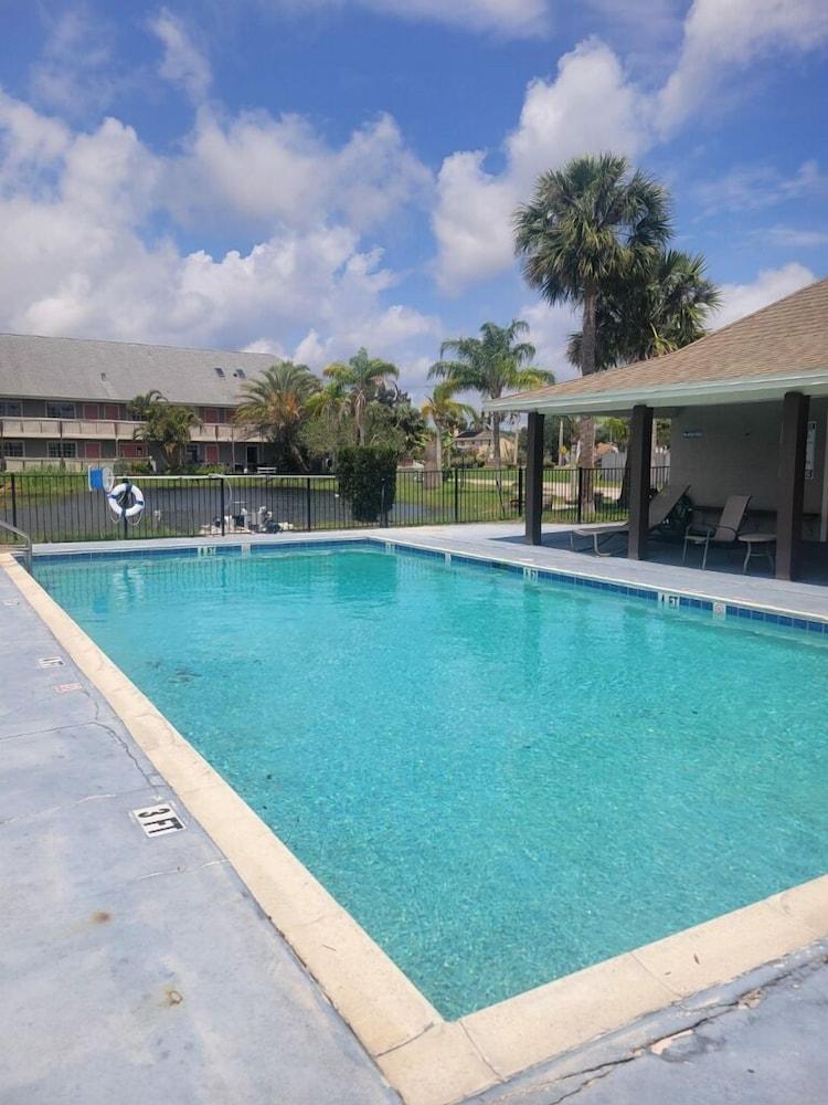 Rockledge Rooms and Rentals photo 2