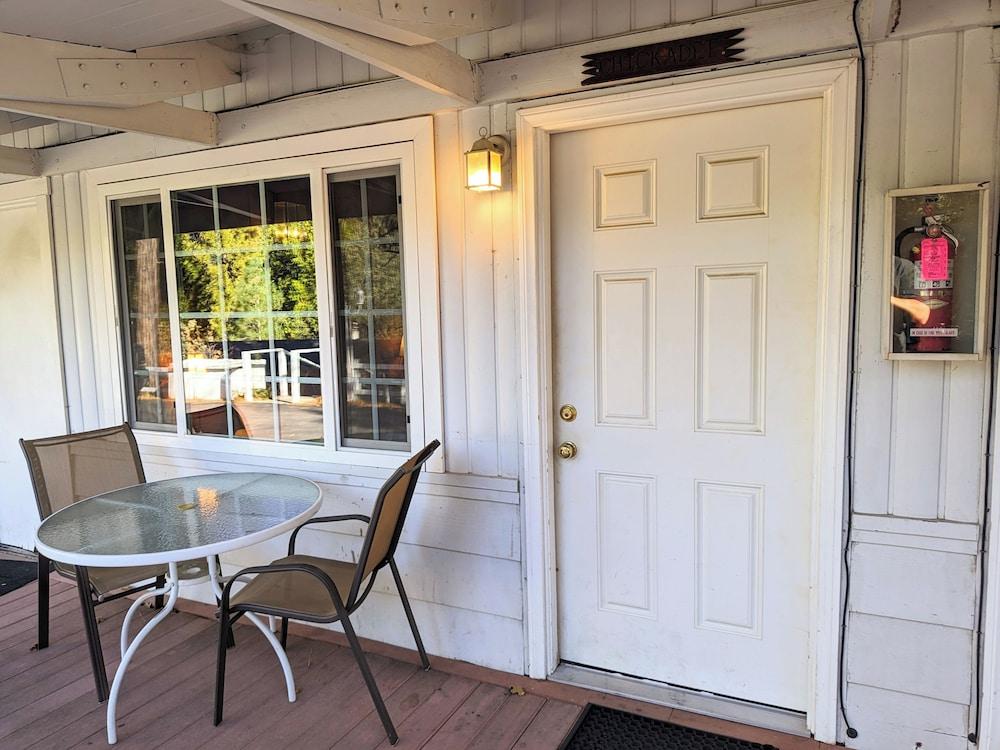 Bluebird Cottage Inn photo 14