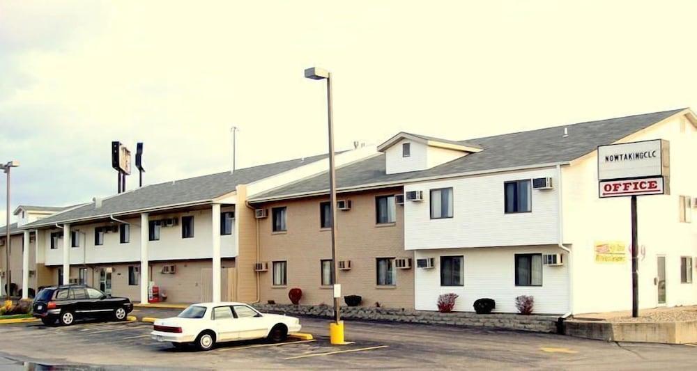 Luxury Inn & Suites photo 1