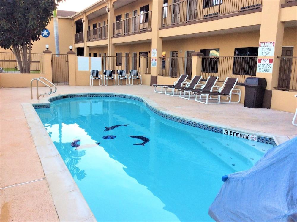 Texas Inn Weslaco photo 46