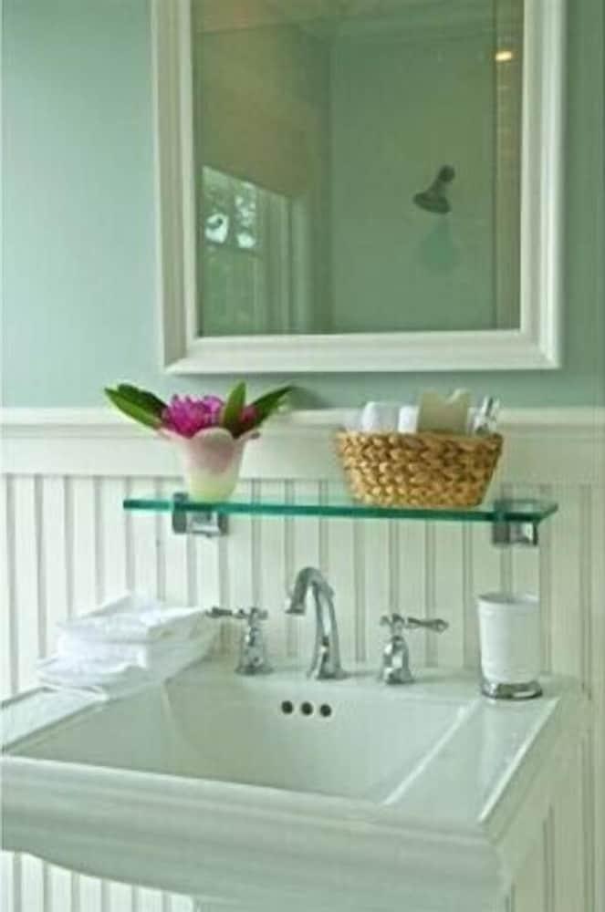 The Quogue Club at Hallock House photo 31