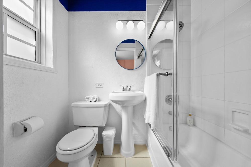Blue Flamingo Suites photo 33