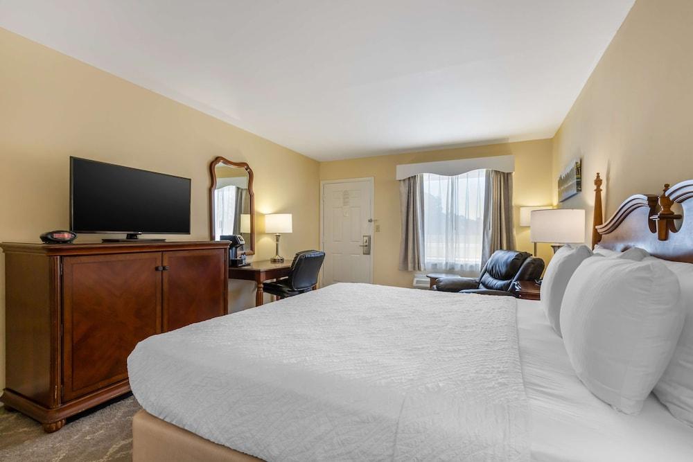Best Western Plus Santee Inn photo 18