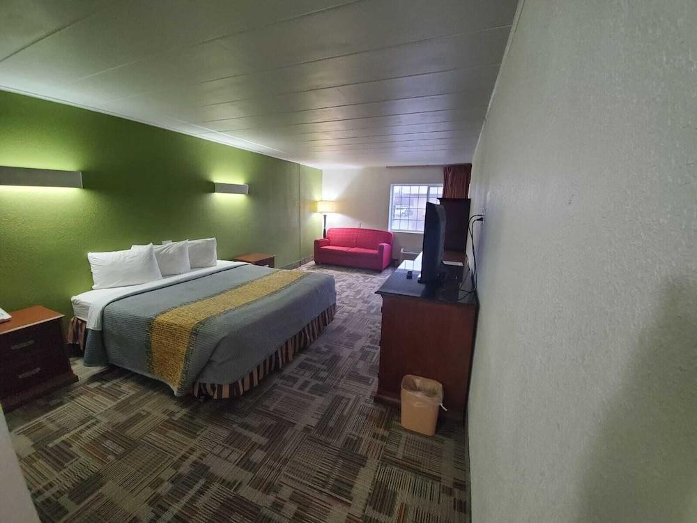 Shadeland Inn Indianapolis photo 9