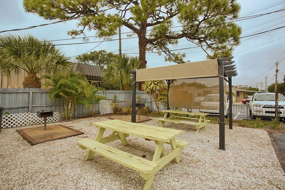 Island Breeze Inn photo 39