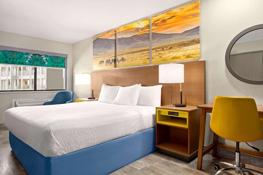Days Inn by Wyndham Ruidoso Downs photo 32