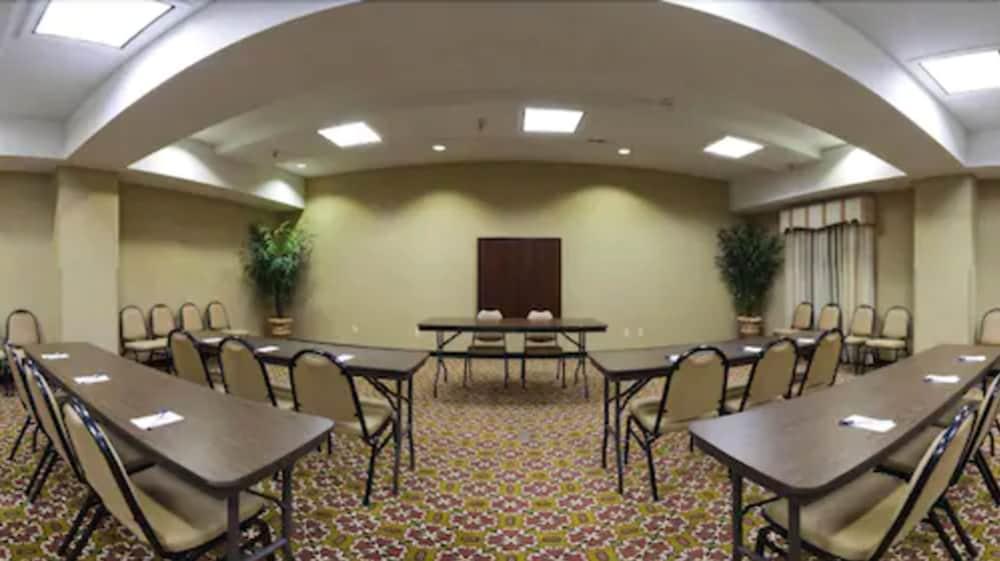 Holiday Inn Express Clanton by IHG photo 45