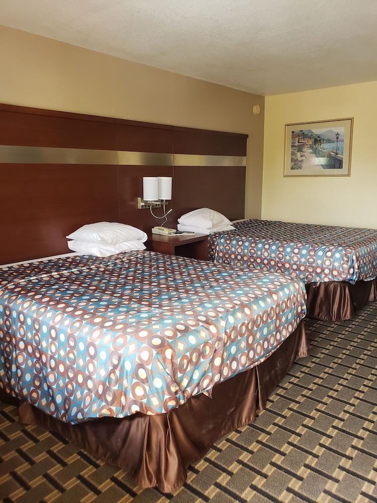 Taylor village inn and suites photo 3