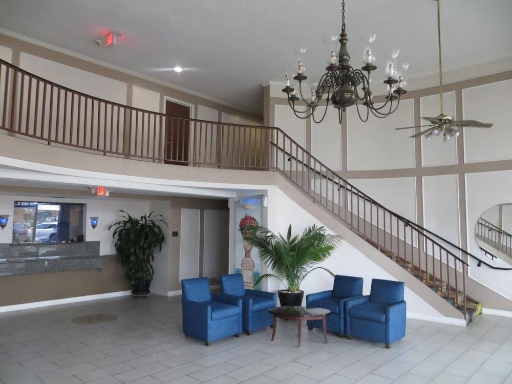 Regency Inn photo 11