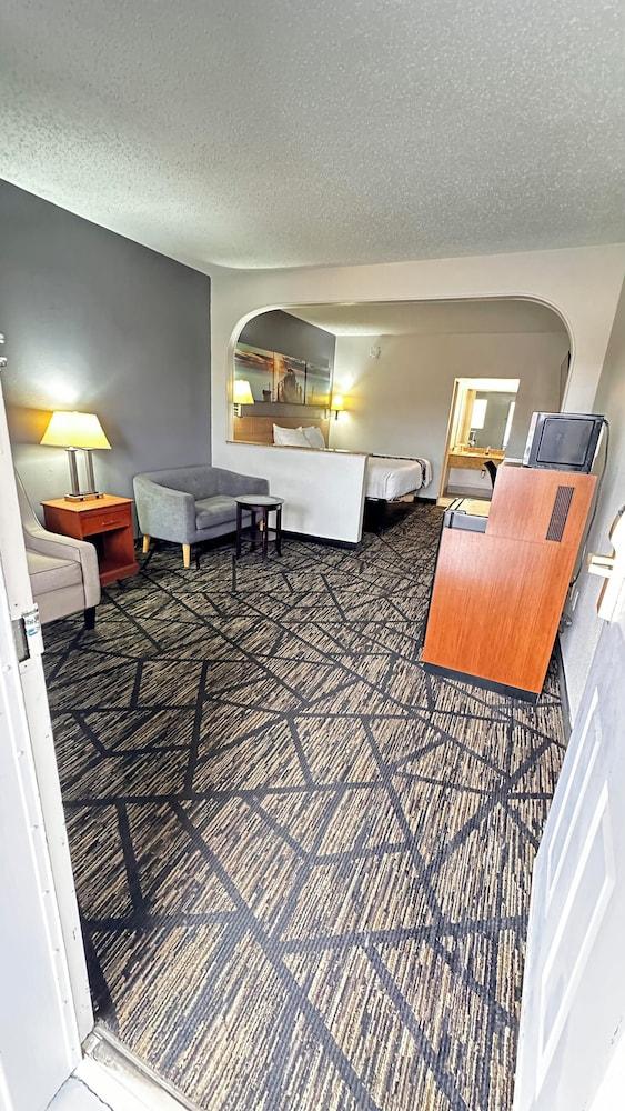 Dreamland Inn and Suites photo 3