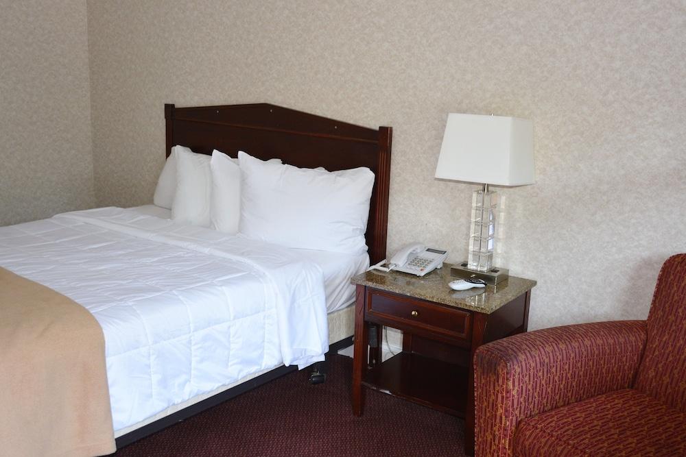 Atlantic Inn & Suites photo 7