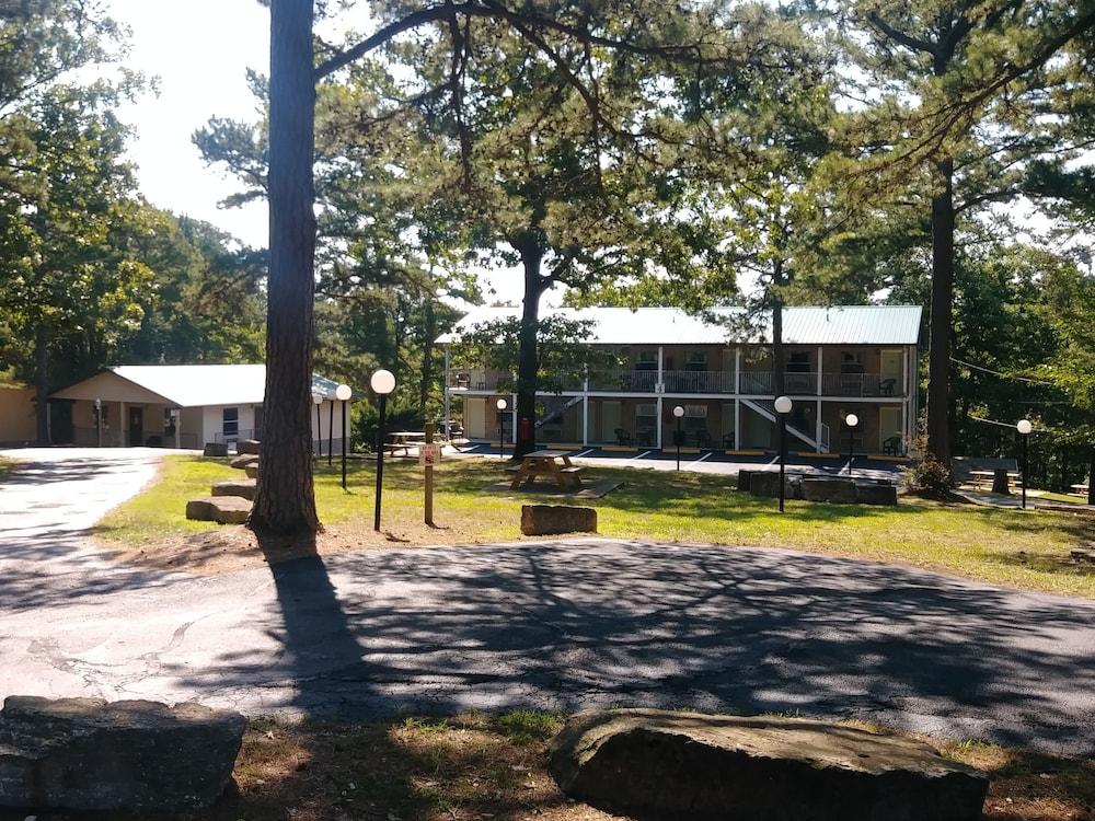 Travelers Inn photo 37