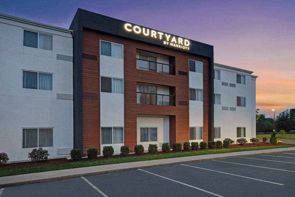 Courtyard by Marriott Raynham photo 52