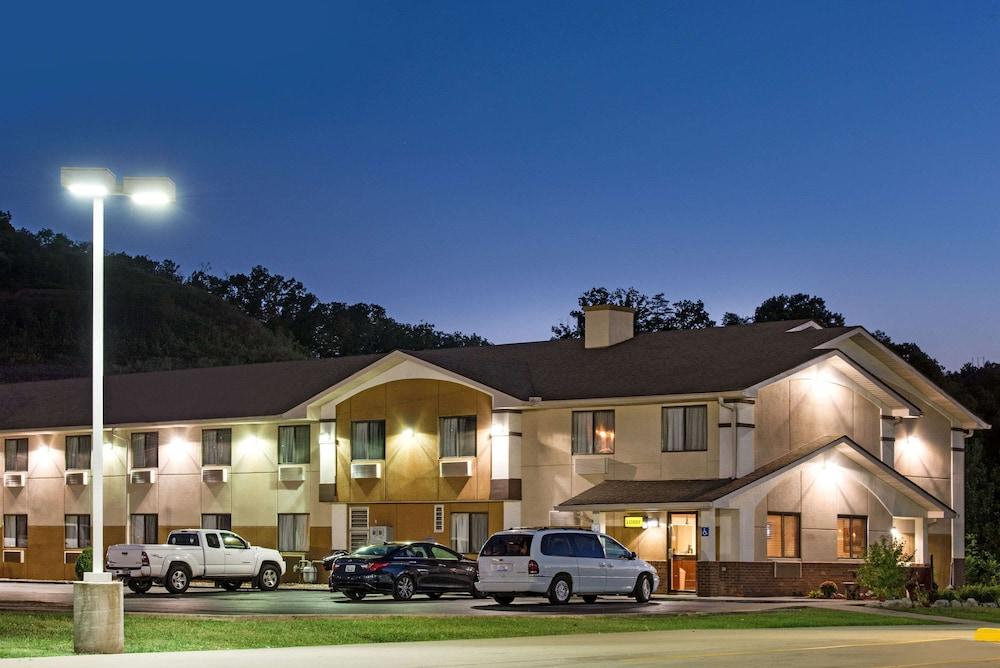 Super 8 by Wyndham Ripley photo 17